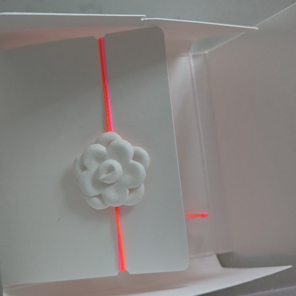 New in box Chanel camellia flower bracelet &Chanel Chance Eau Fraîche - Picture 2 of 4